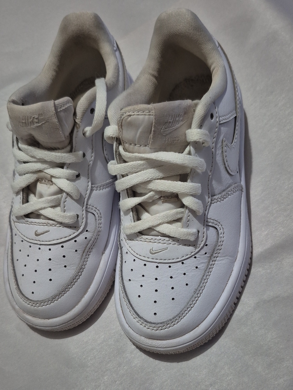 Nike Kids White Low-Top Sneakers - Classic Comfort